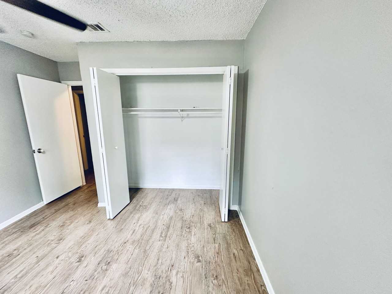 011 VALL 1912 - Photo 2 of 19