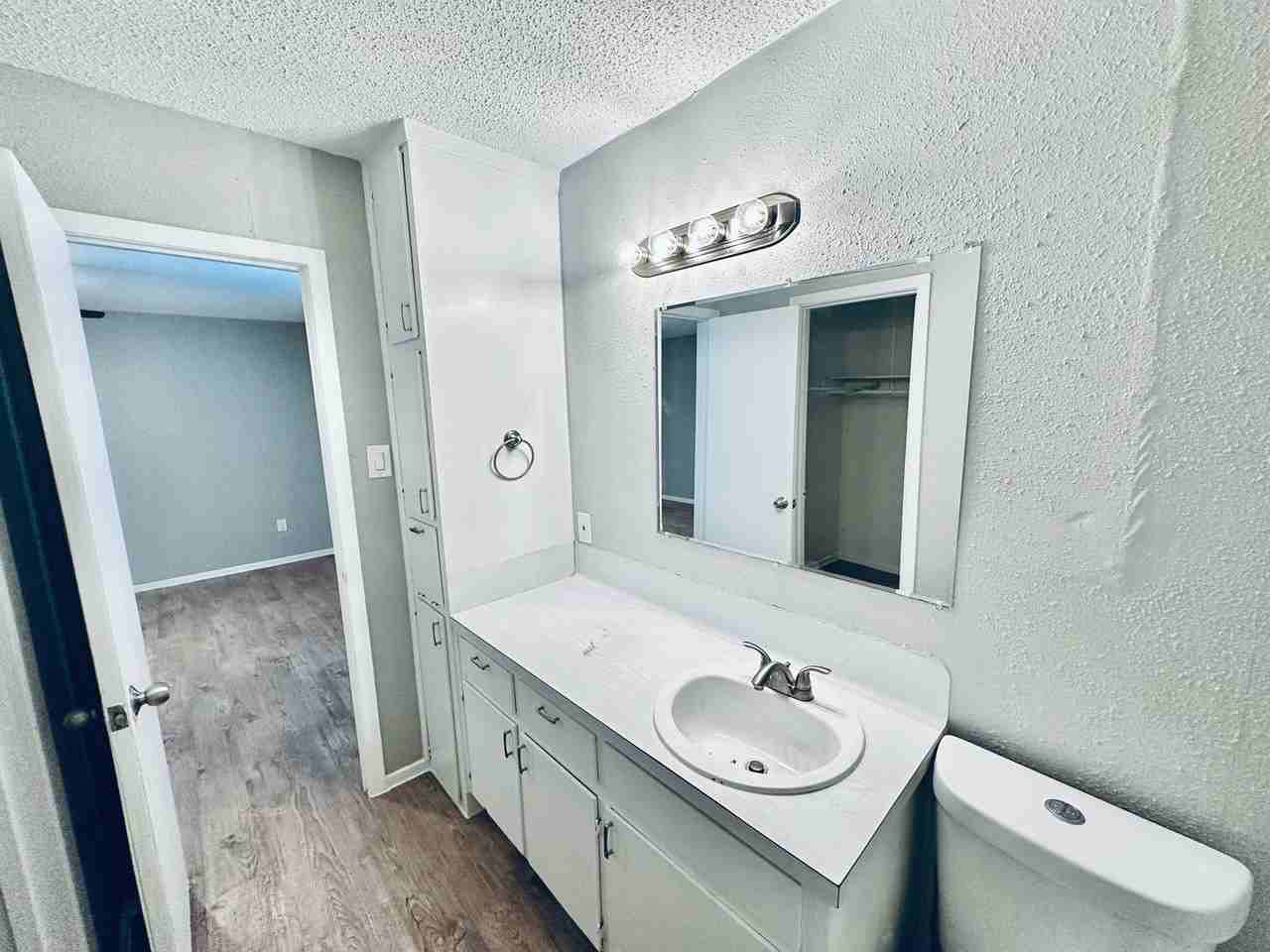 011 VALL 1912 - Photo 3 of 19