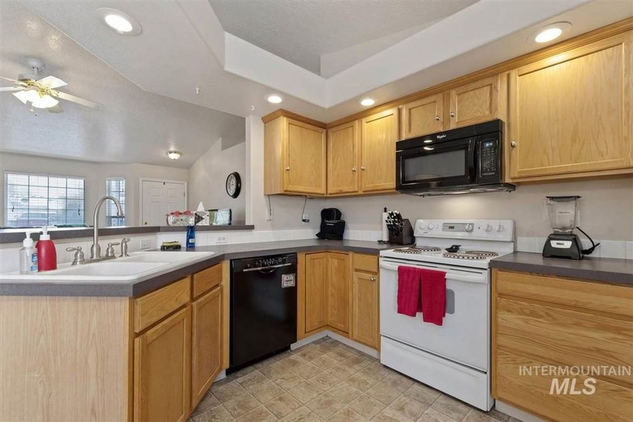 1622 W Meffan Ave - Photo 2 of 21