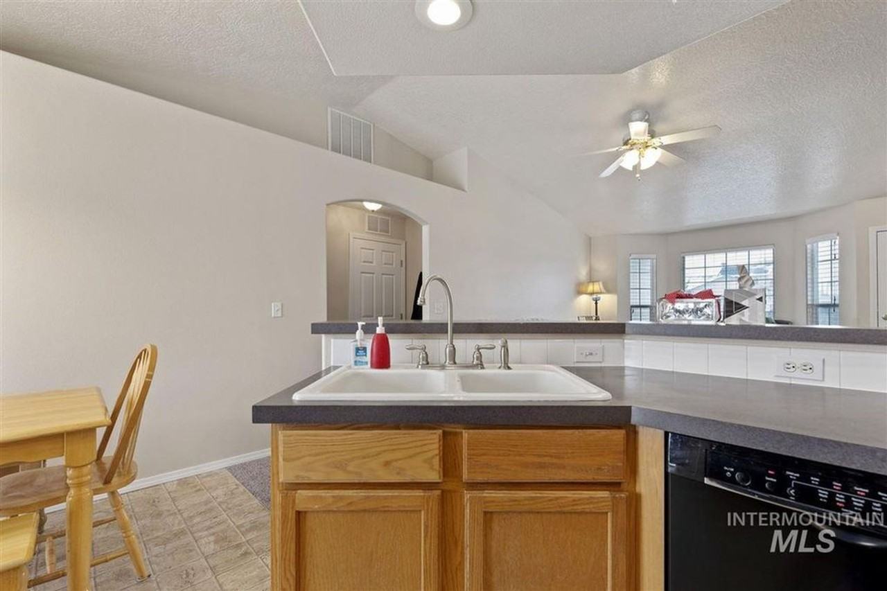 1622 W Meffan Ave - Photo 5 of 21