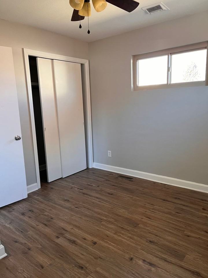 1525 Anna Ln - Photo 3 of 10