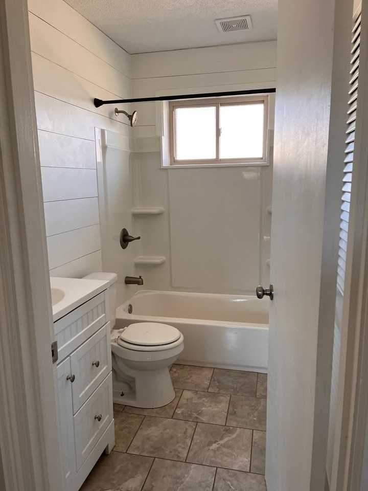 1525 Anna Ln - Photo 6 of 10