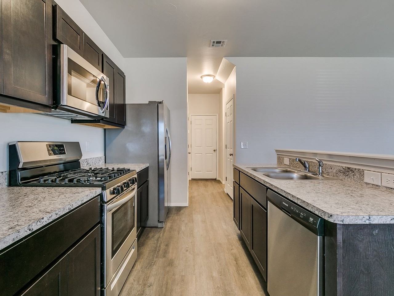 9511 Black Tail Cir - Photo 7 of 28