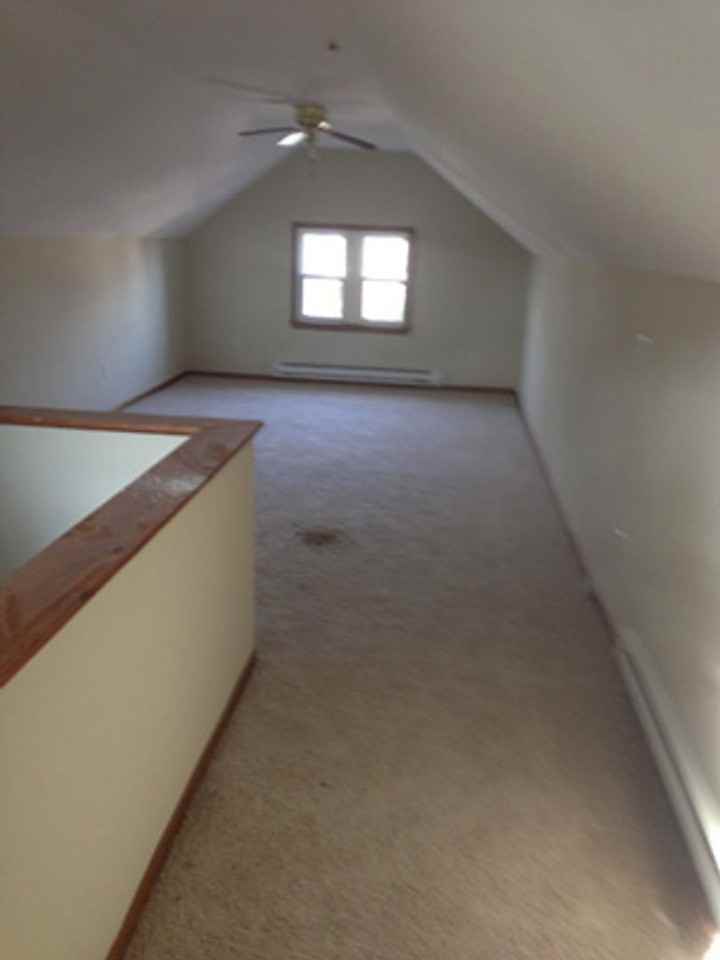 1180 Charles Ave - Photo 2 of 4