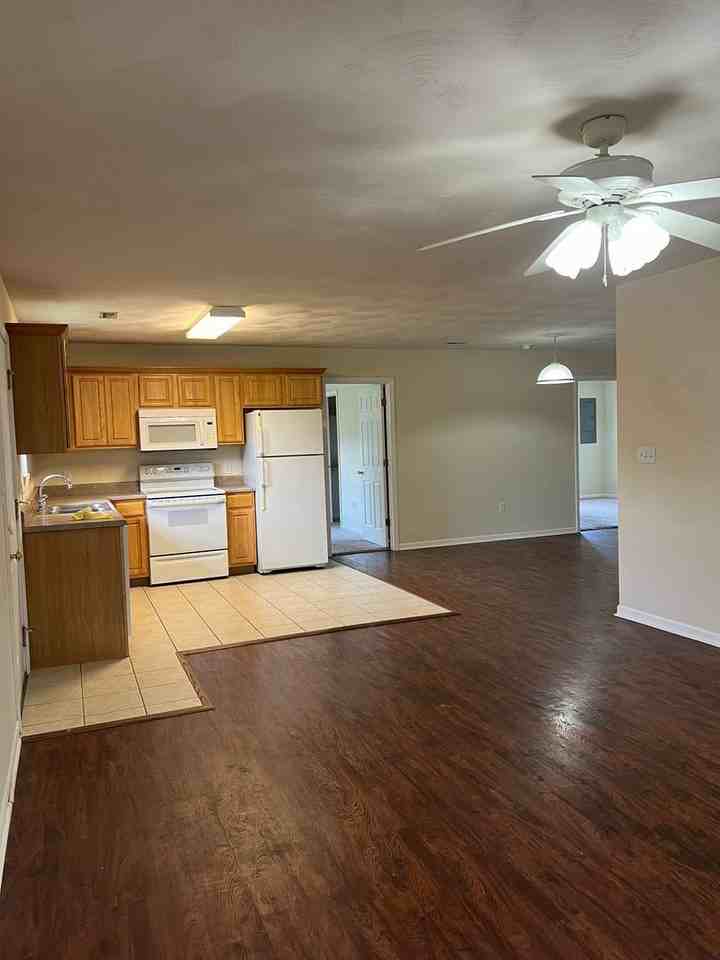 140A Maplewood St - Photo 3 of 14