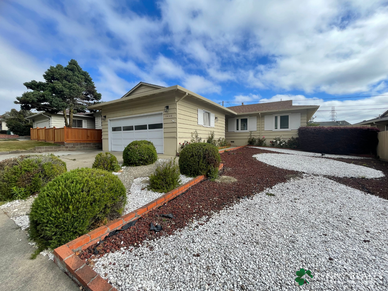 2640 Oakmont Dr - Photo 2 of 31