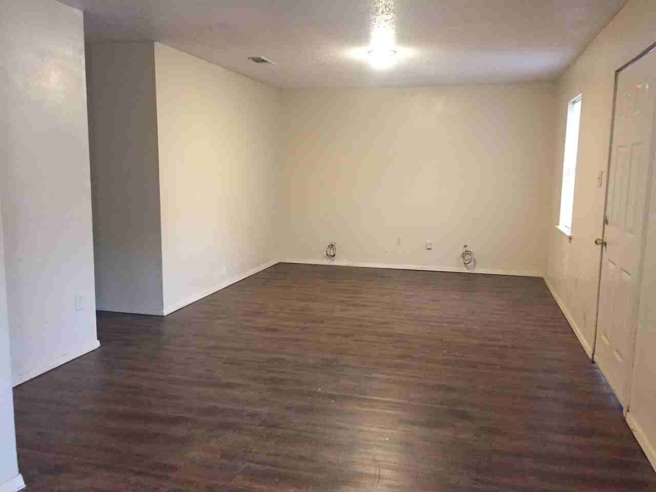 6002 Henderson Ave - Photo 2 of 6