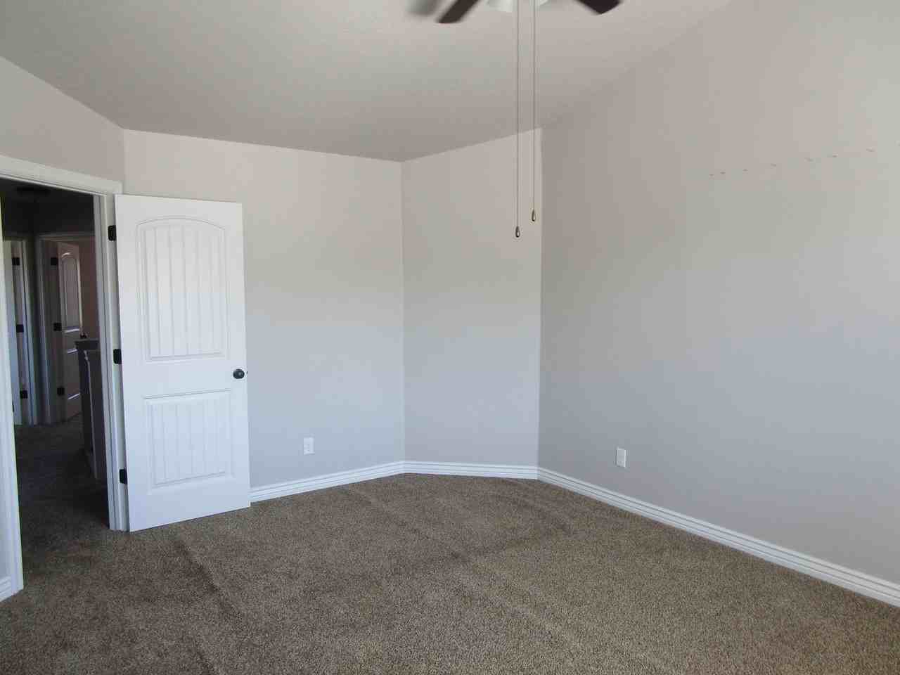 416 Redfox Ln - Photo 2 of 28