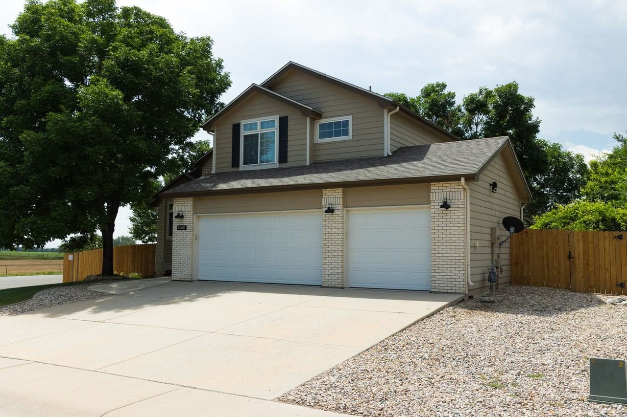 1040 Wisteria Dr - Photo 3 of 31