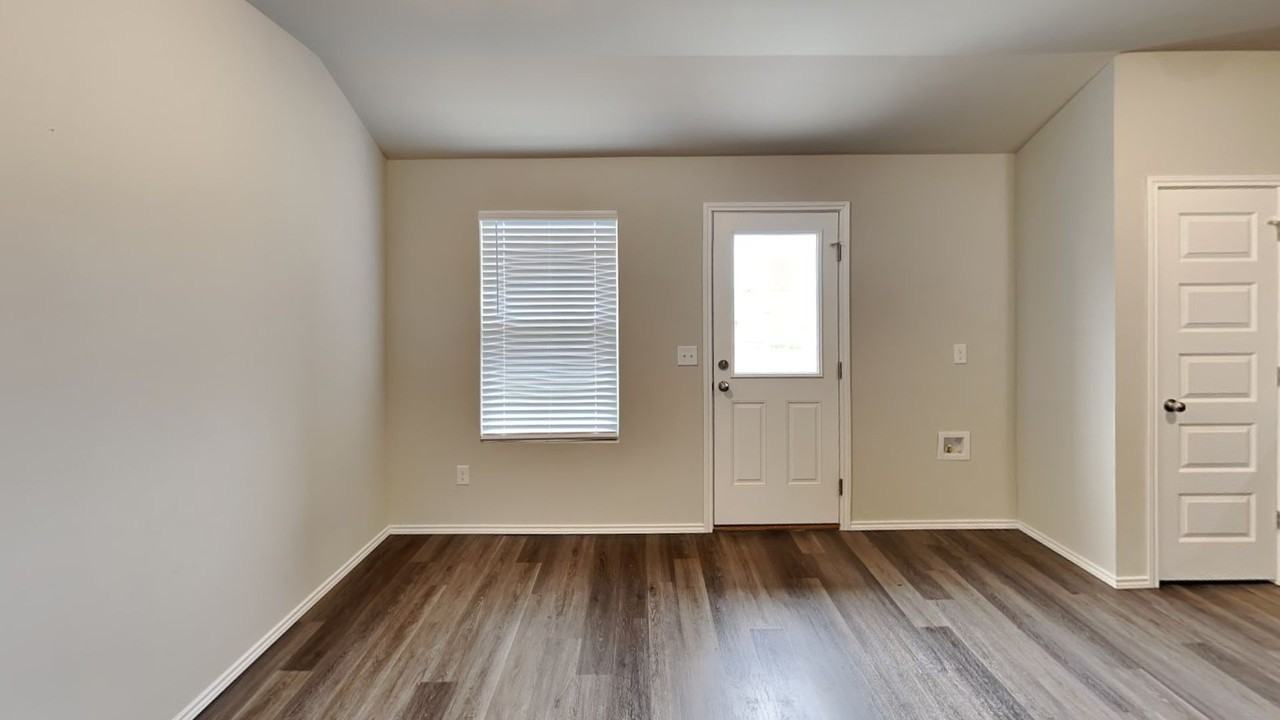 11612 Nw 95th St - Photo 6 of 17