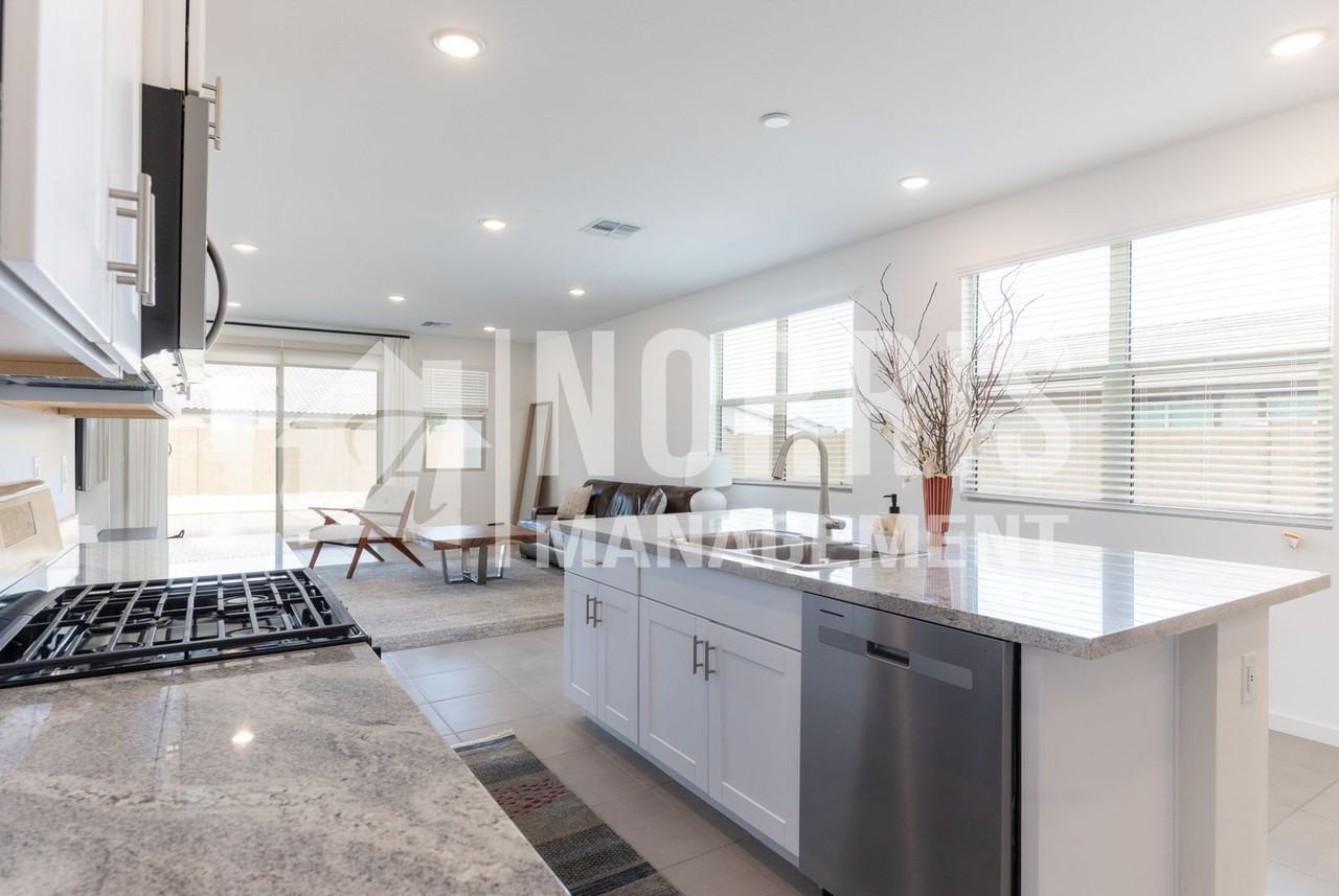 349 S Savannah Ln - Photo 7 of 38