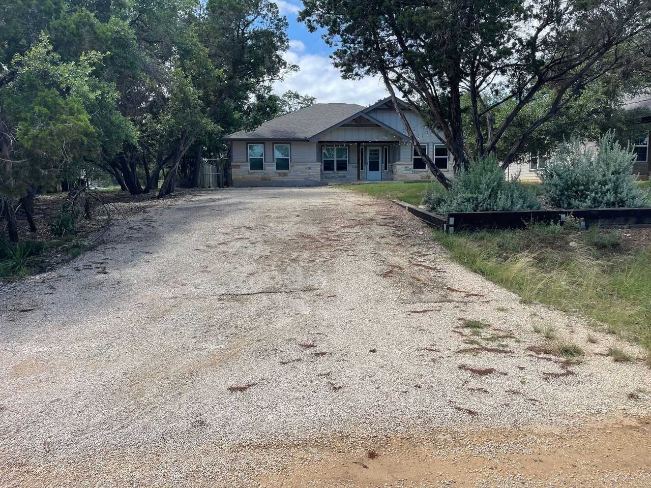1881 Blueridge Dr - Photo 3 of 32