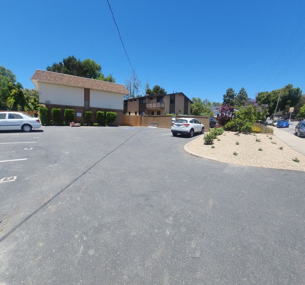 Grand 681 - Photo 2 of 42