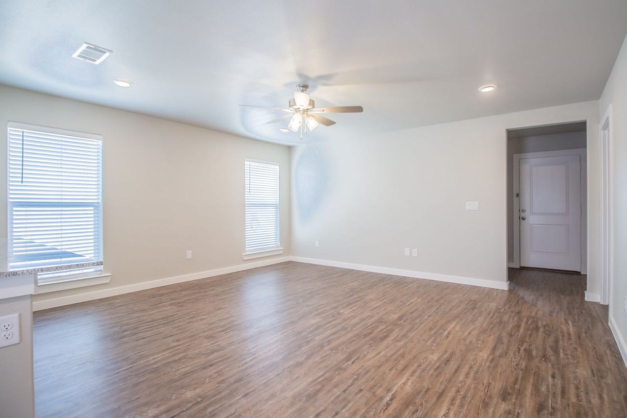 413 E 30th St - Photo 3 of 17