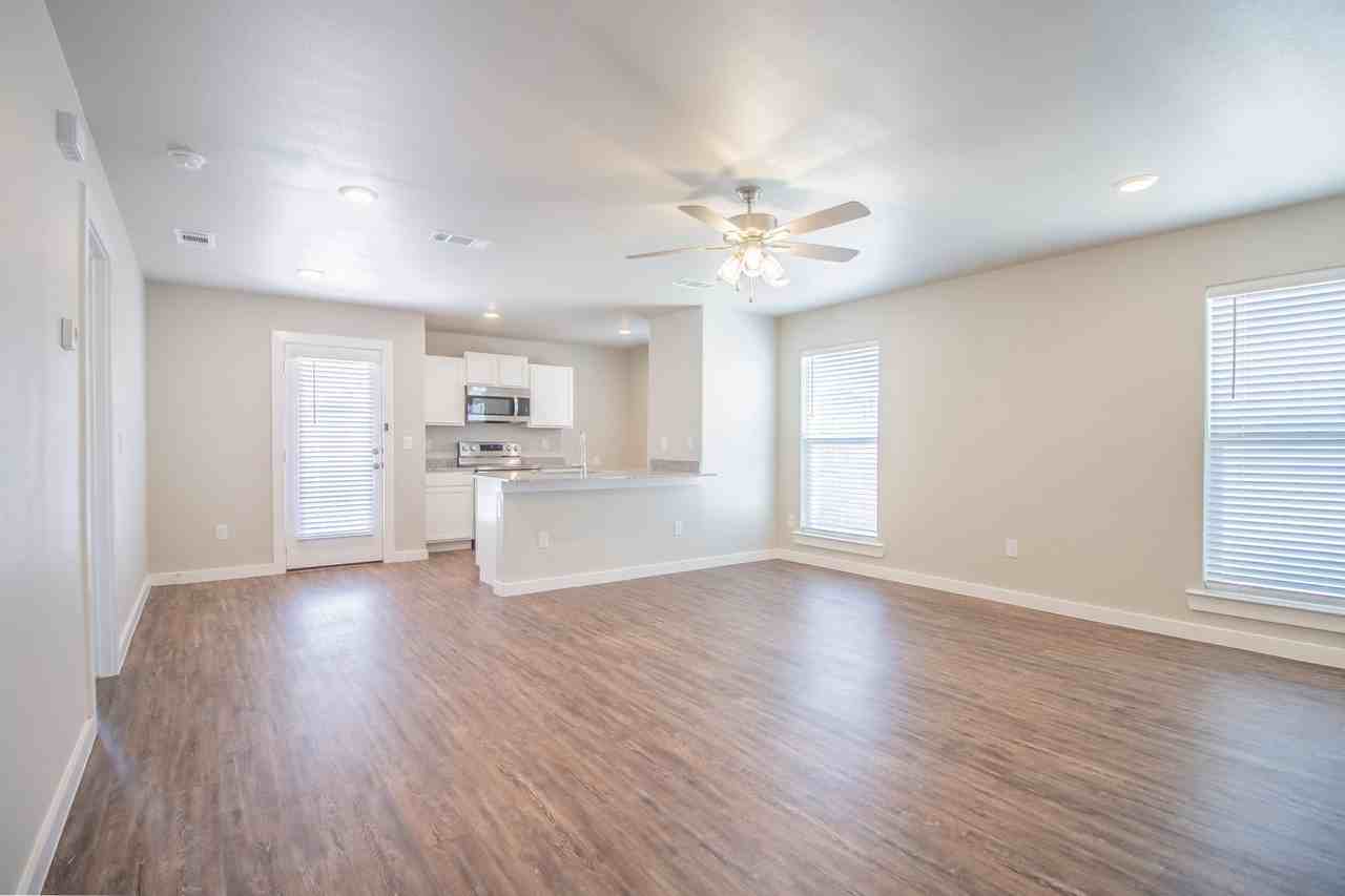 413 E 30th St - Photo 5 of 17
