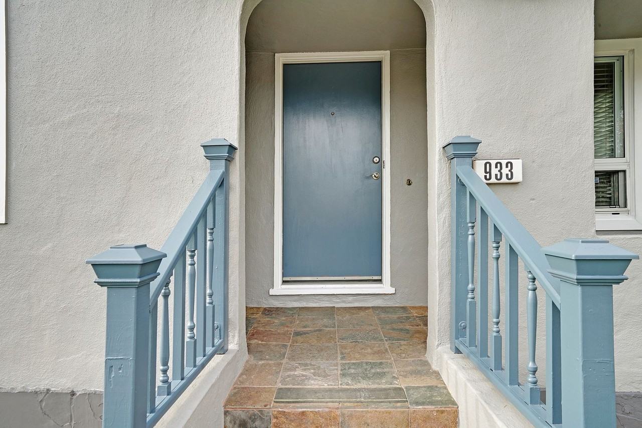 933 Hensley Ave - Photo 2 of 24