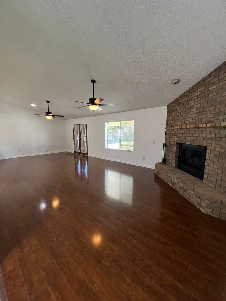 6308 Spring Valley Dr - Photo 2 of 35