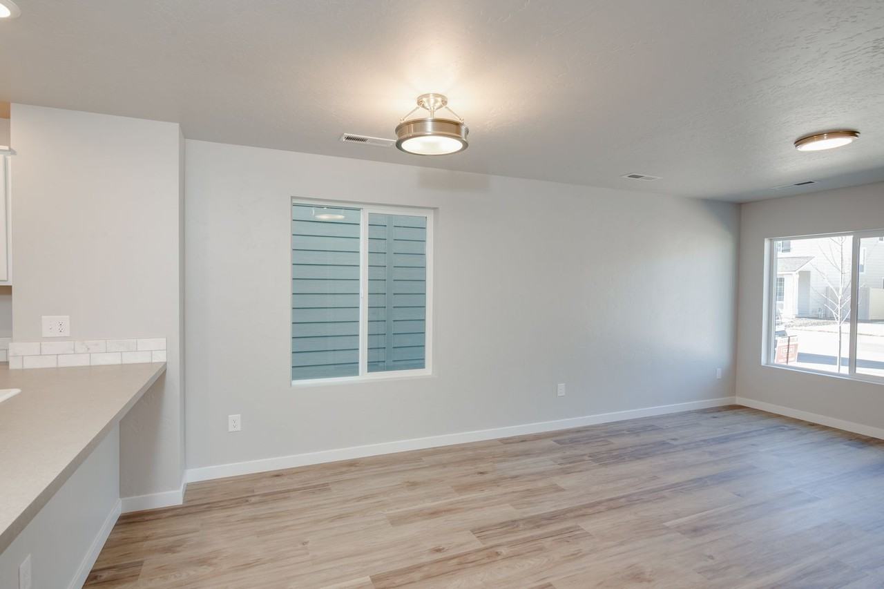 1657 S Arborwood Ln - Photo 3 of 15