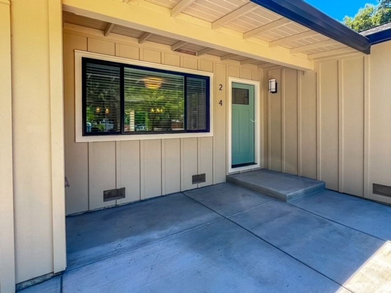 244 Foothill Blvd - Photo 2 of 26