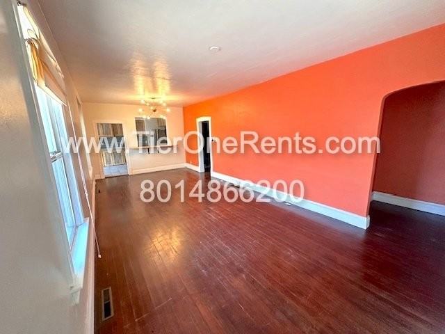 141 E Wentworth Ave - Photo 3 of 30
