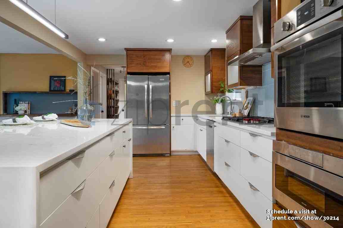 17810 Ne 29th St - Photo 2 of 35