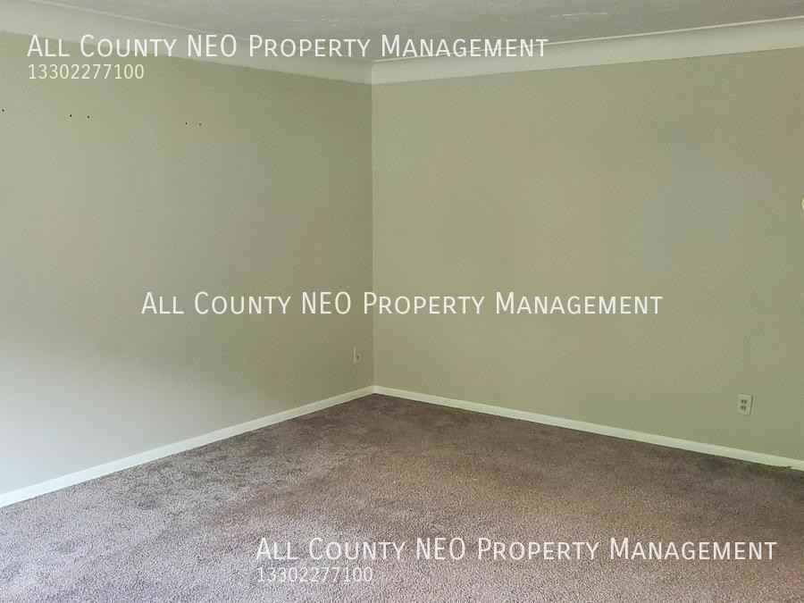 5731 Edgepark Dr - Photo 2 of 23