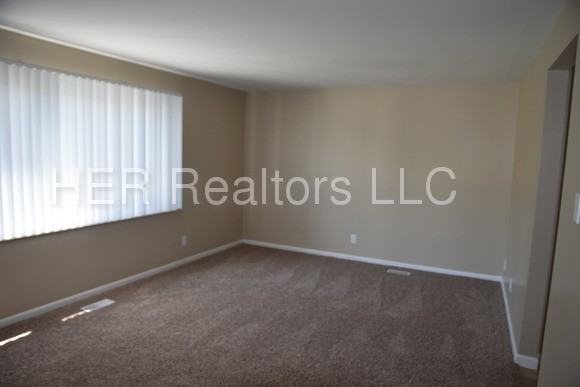 7960 Kimmel St - Photo 2 of 23