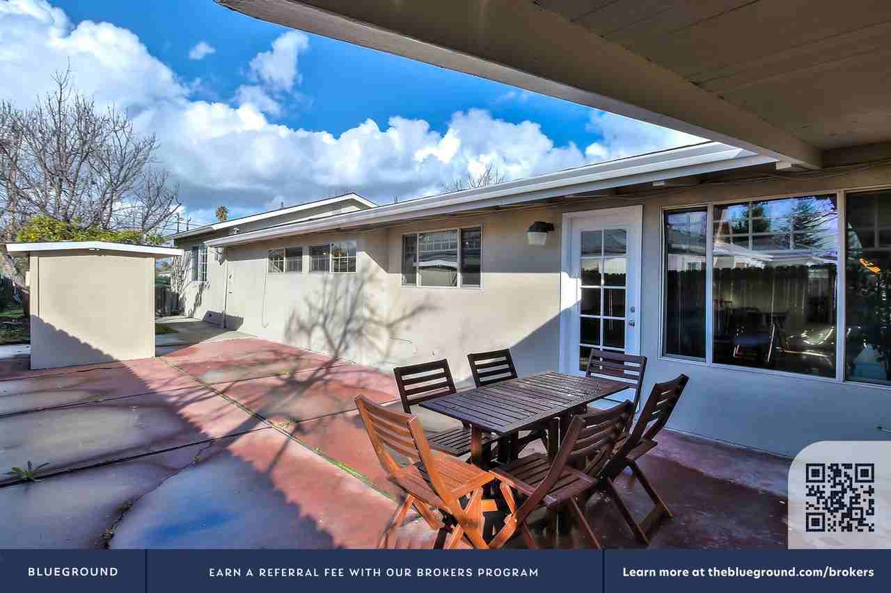 723 Lakehaven Dr #1516 - Photo 4 of 26