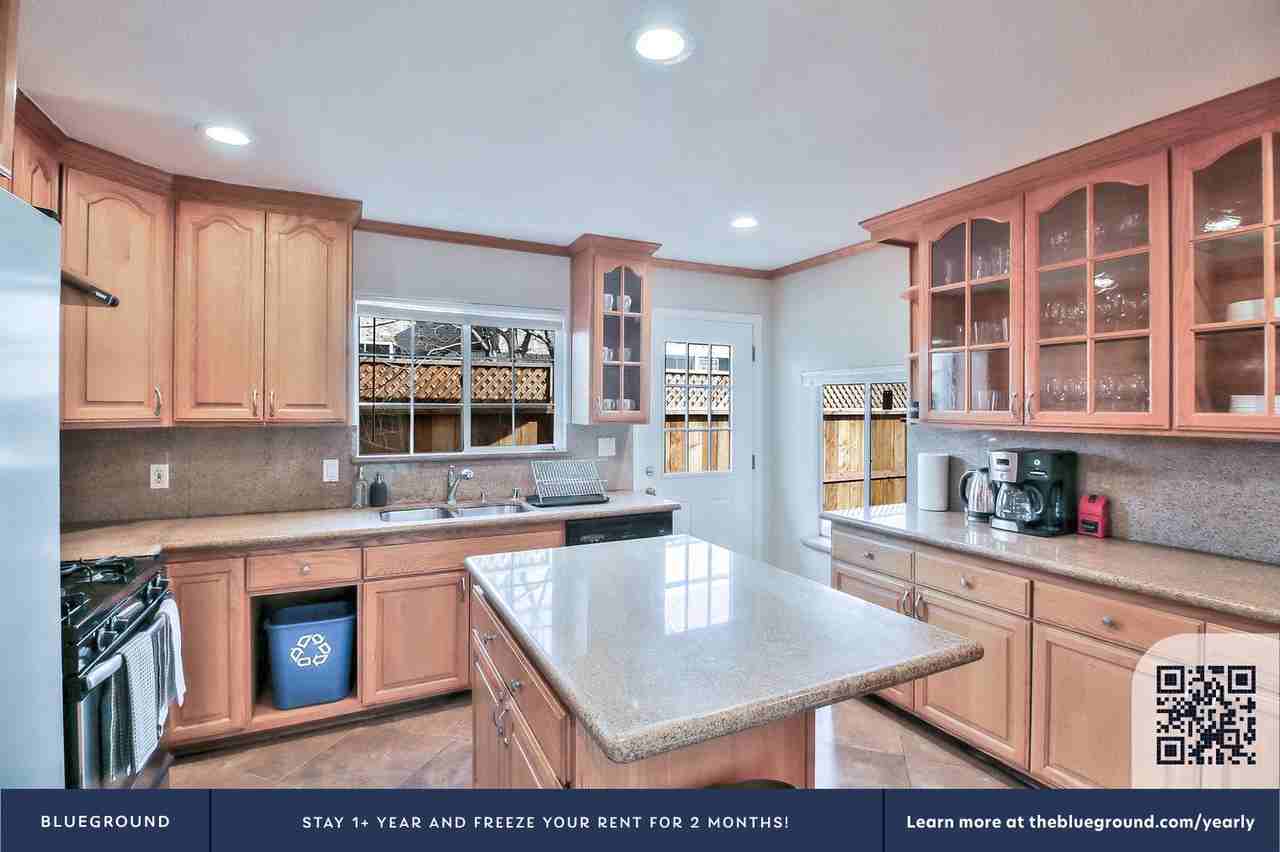 723 Lakehaven Dr #1516 - Photo 7 of 26