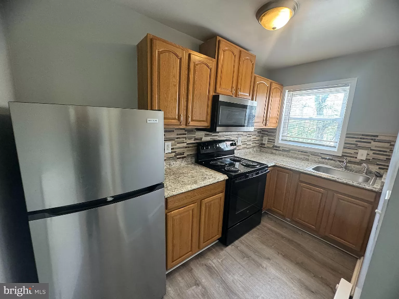 807 Stoll St #1 - Photo 2 of 9