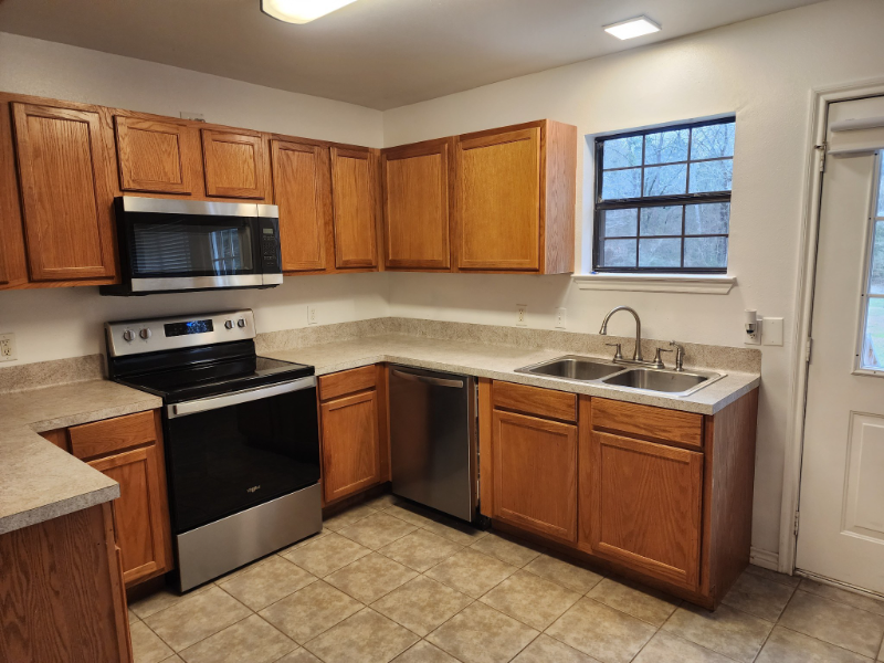 912 Hulsman Rd - Photo 2 of 12