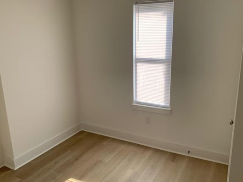 3 Bedroom Single Family Housen Hobart St - Photo 3 of 13