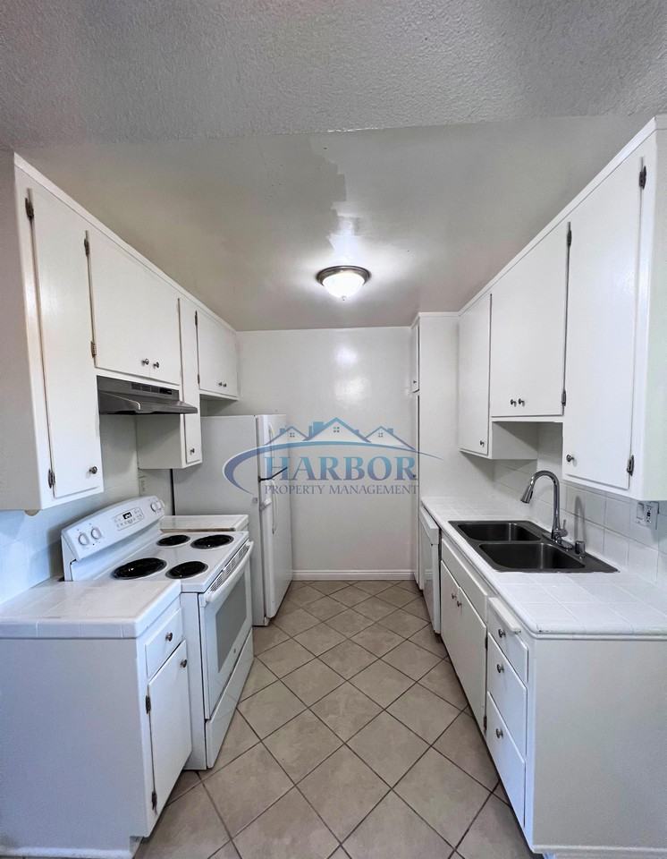 2758 Orange Avenue - Photo 3 of 9
