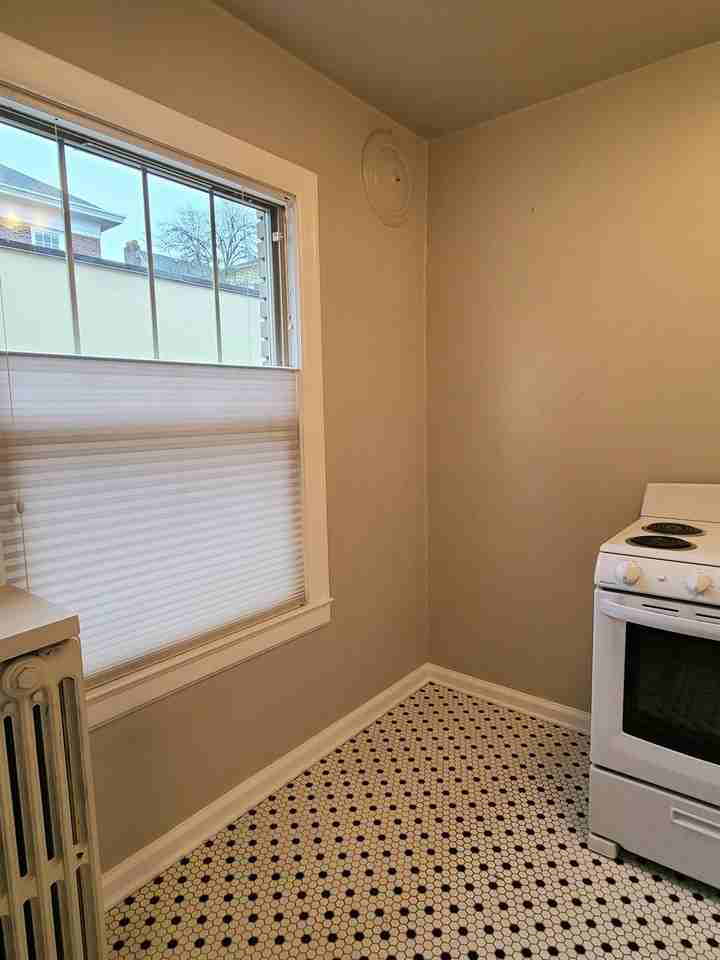 956 10th Avenue East, Unit 104 - Photo 7 of 22