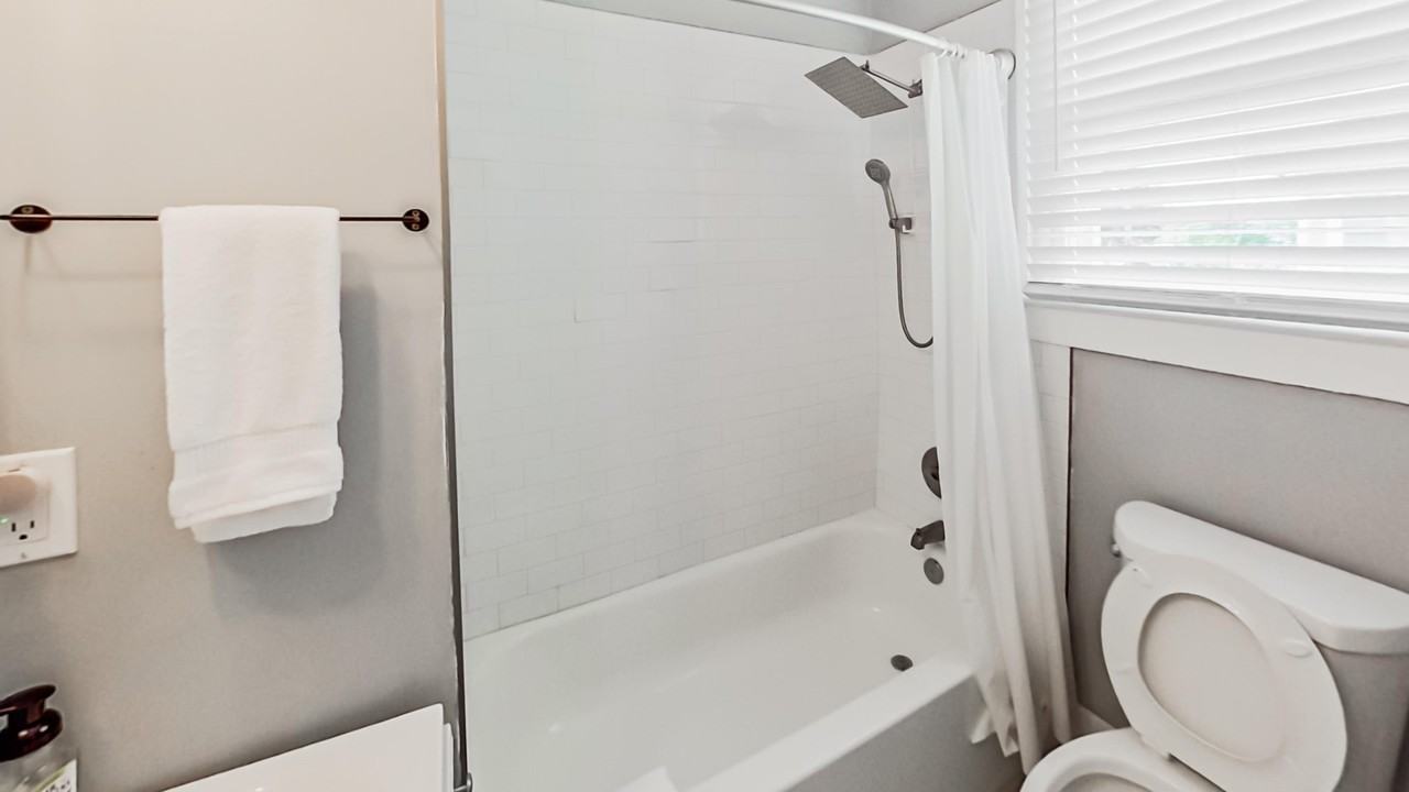 E 4th St - Photo 2 of 25