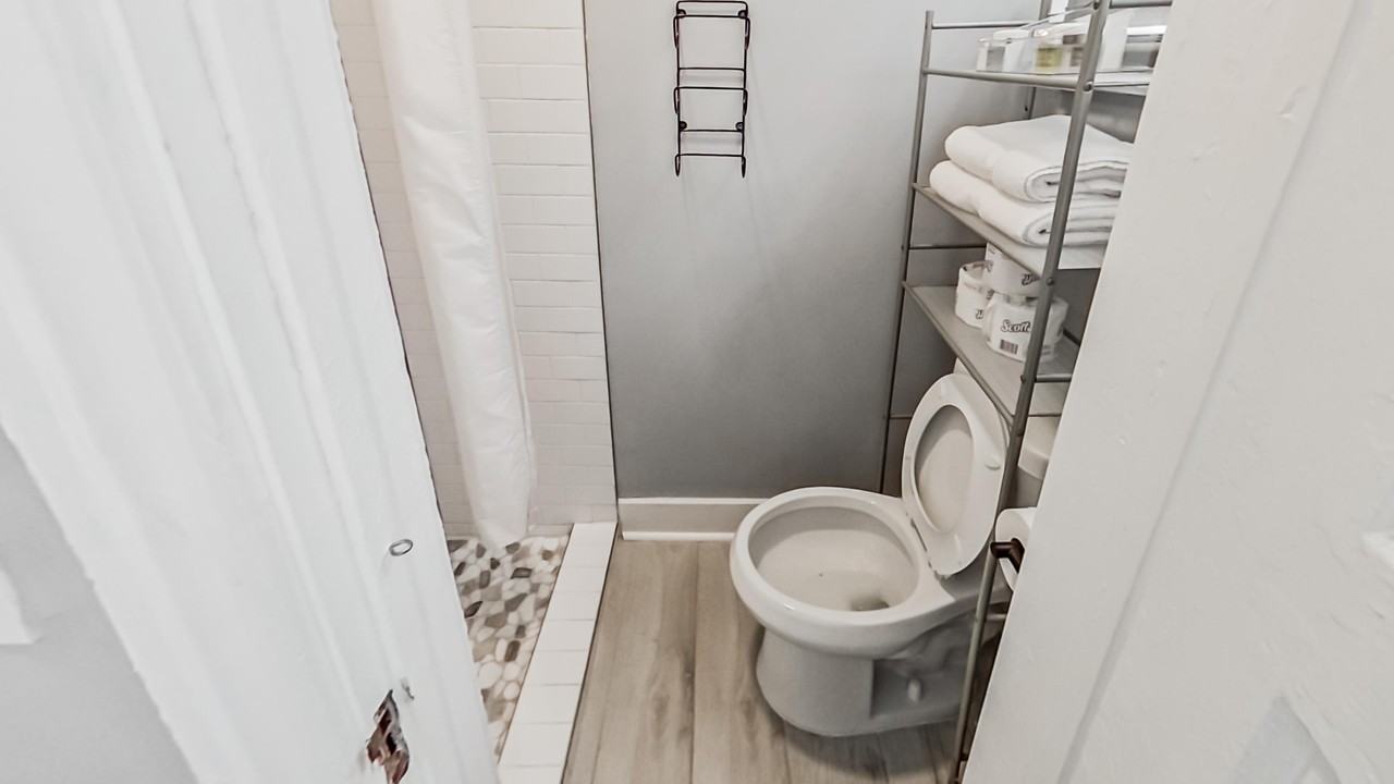 E 4th St - Photo 4 of 25