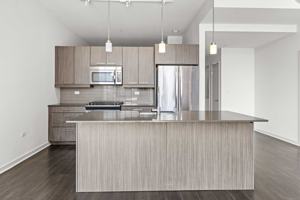 featured image of 730 W Couch Pl #2-1