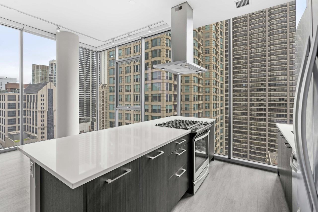 8 East Huron Street #2-2 - Photo 3 of 17