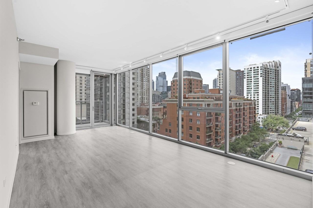 8 East Huron Street #2-2-5 - Photo 4 of 18