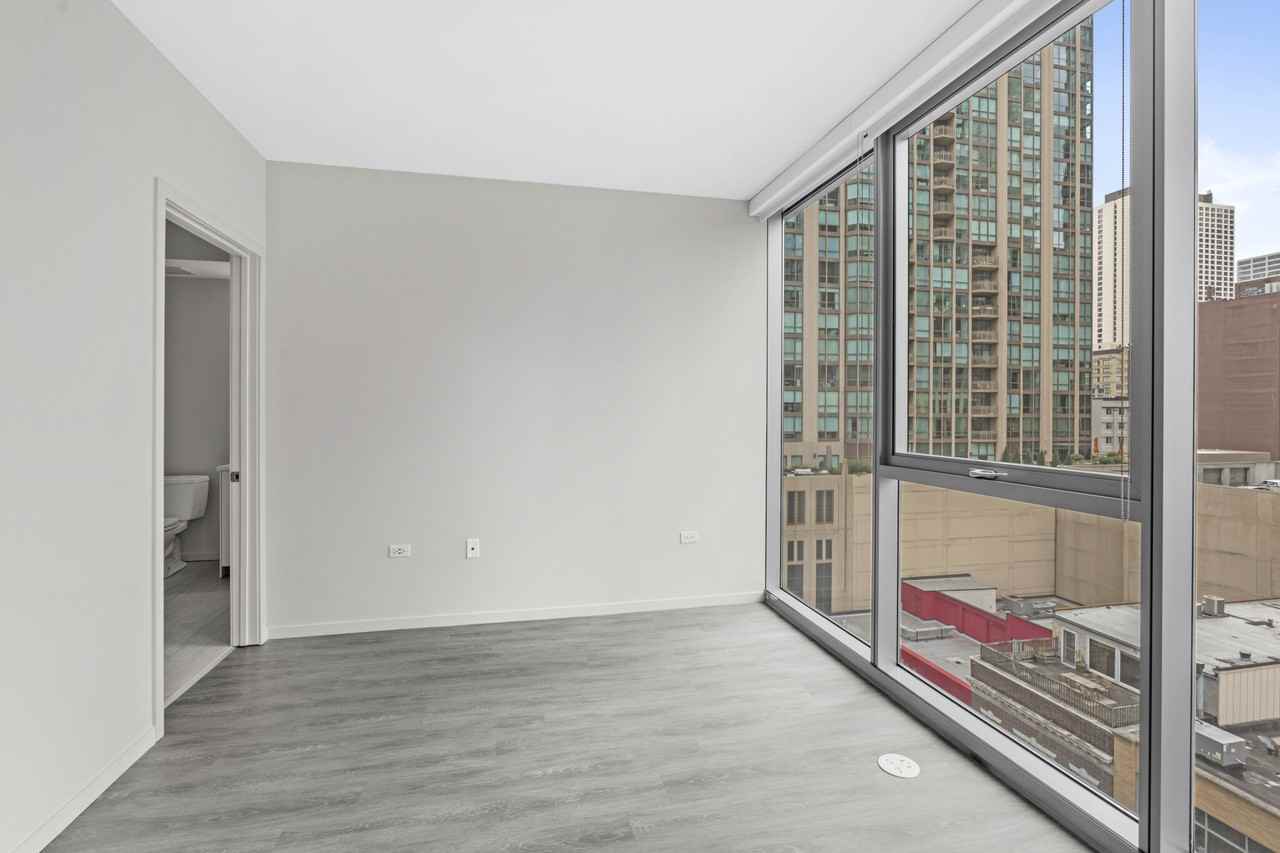 8 East Huron Street #2-2-5 - Photo 6 of 18