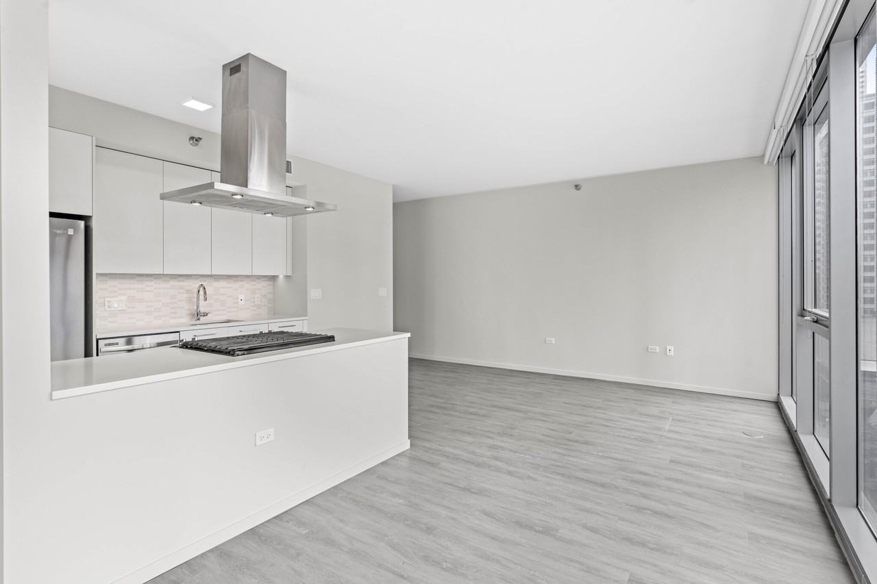 8 E Huron St - Photo 5 of 11