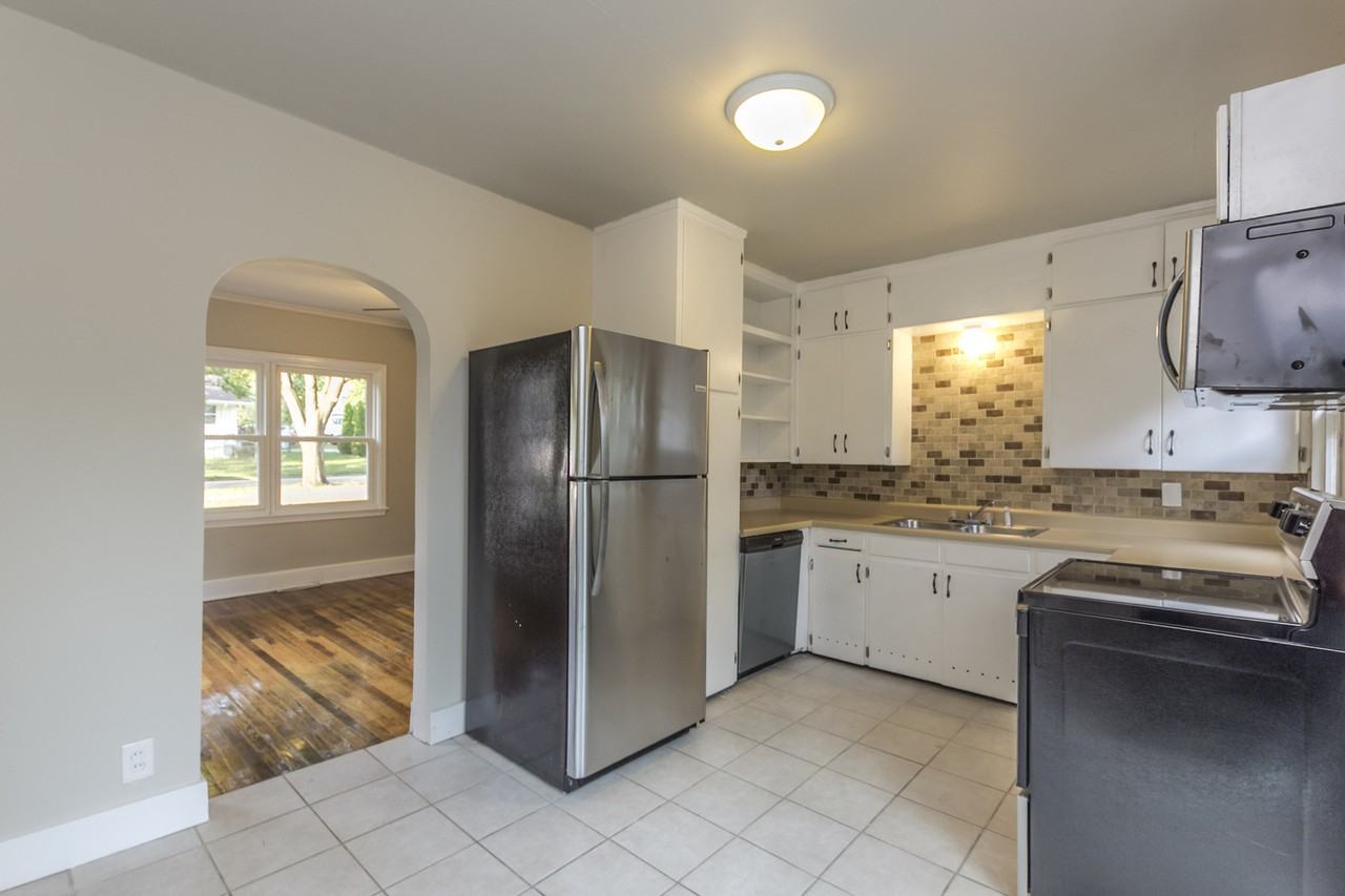 2502 Woodland Avenue - Photo 3 of 11