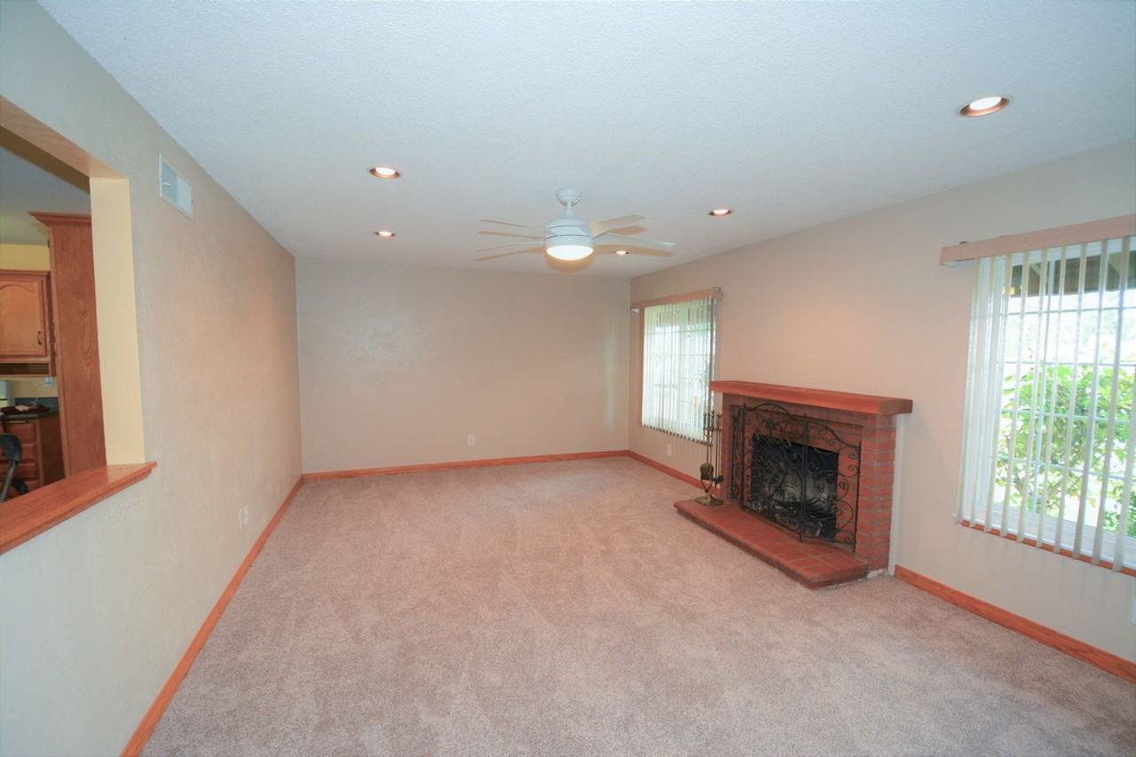 730 Jay Ave - Photo 2 of 18