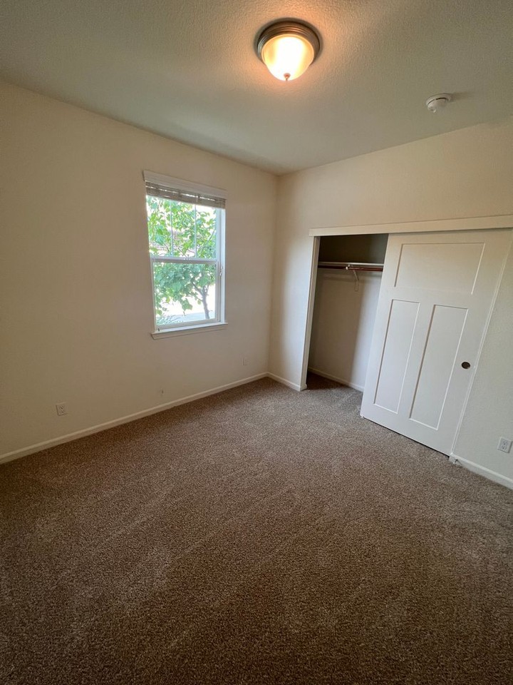 2089 Mannington Pl - Photo 7 of 50