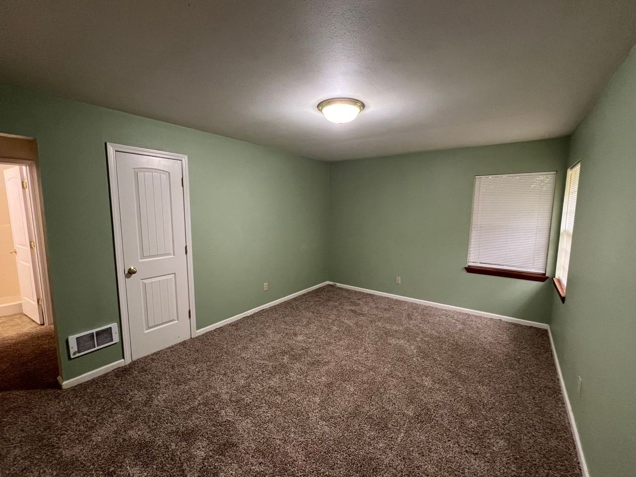 12813 Village Rd - Photo 2 of 7