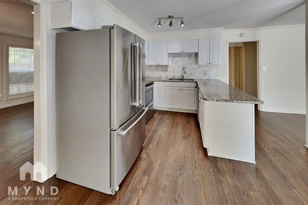 305 Franklin Rd - Photo 2 of 28