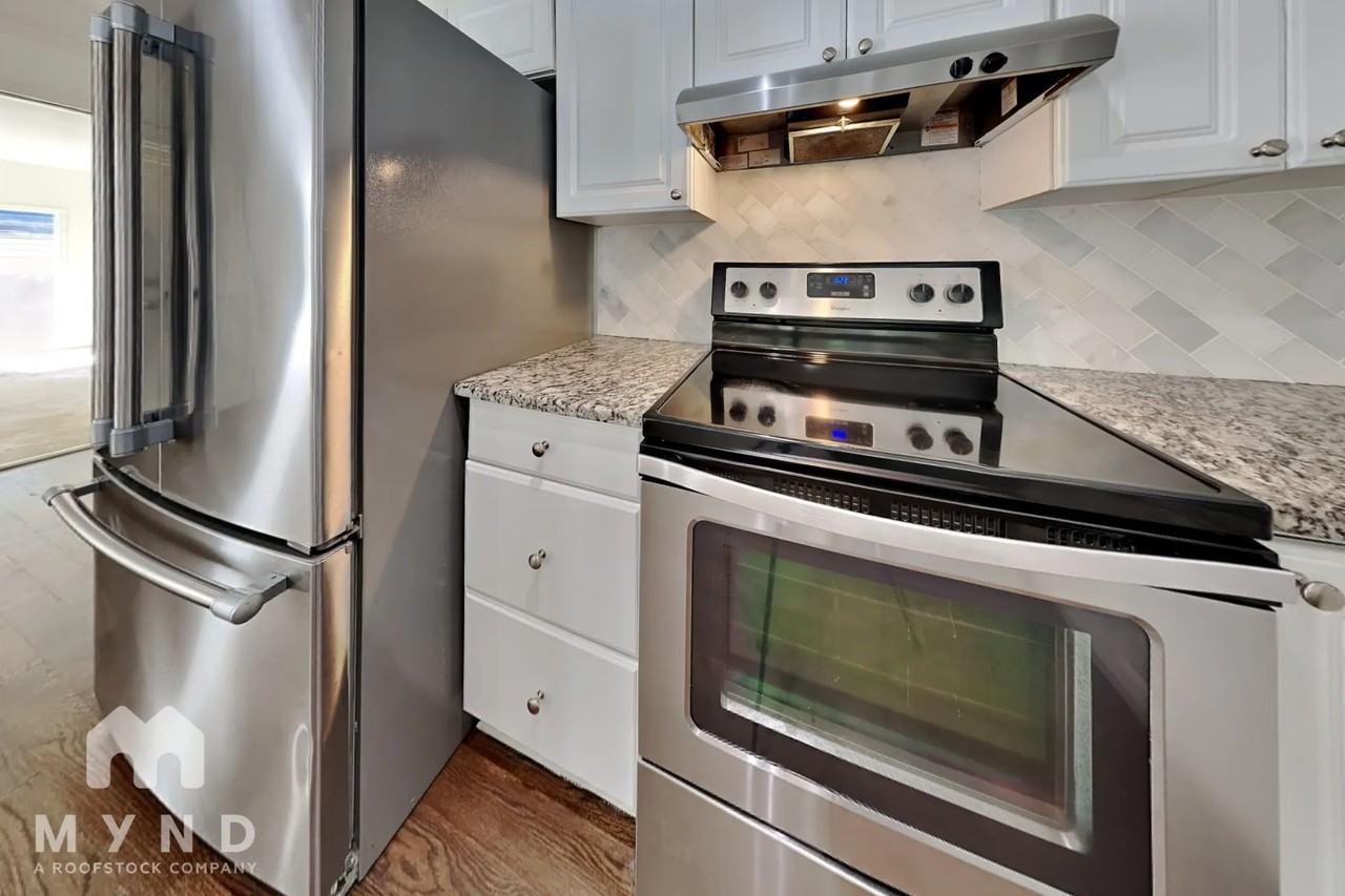 305 Franklin Rd - Photo 3 of 28