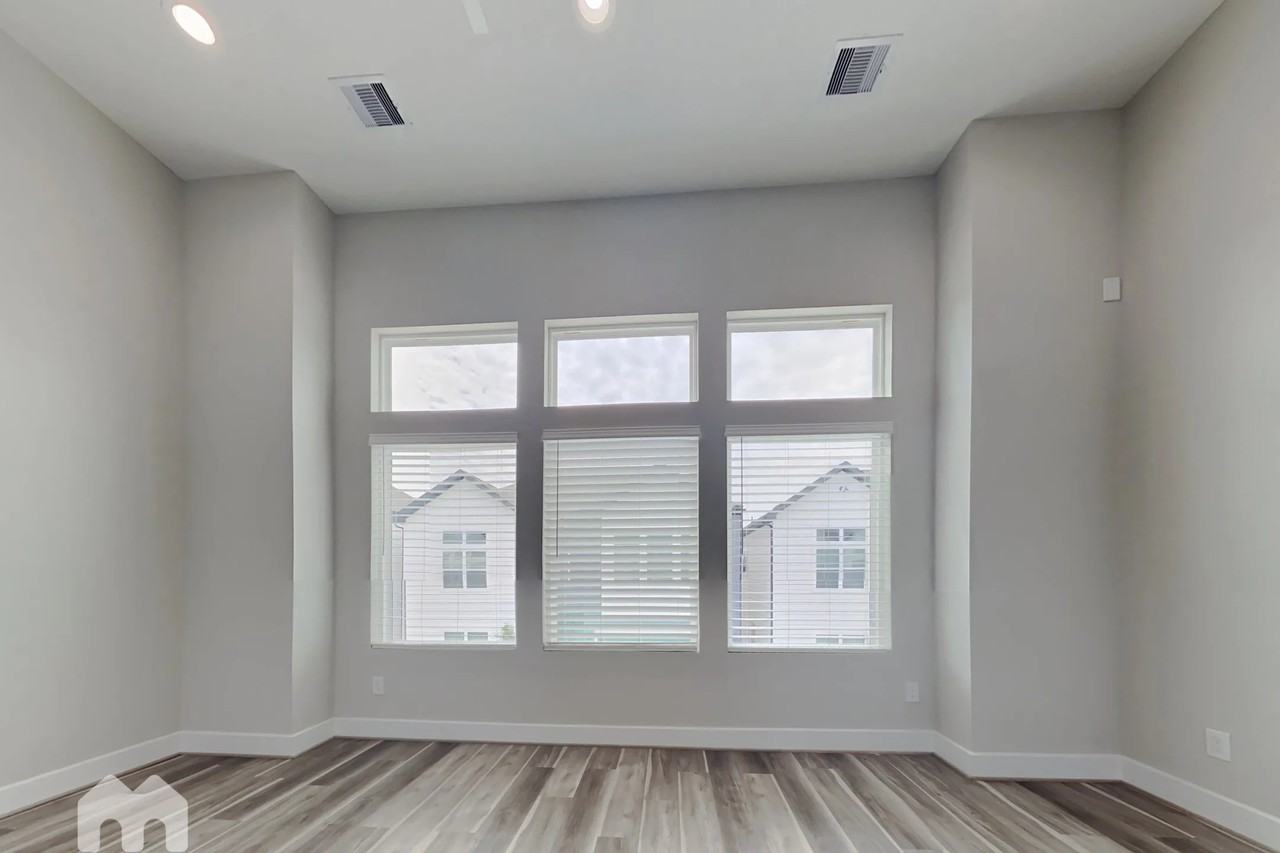 2906 Sherwood Green Ln - Photo 3 of 15