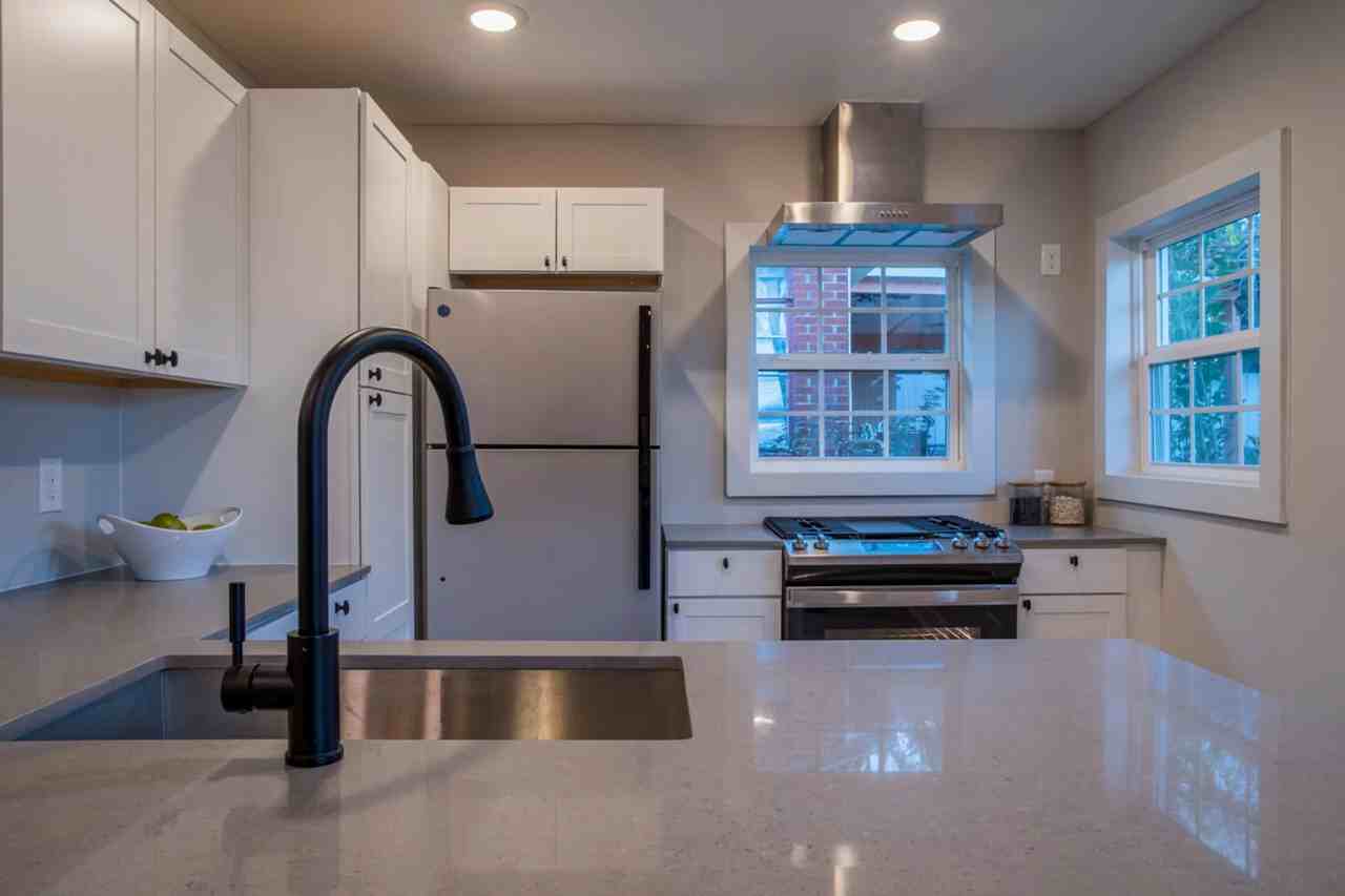 3507 Meredith Ave - Photo 3 of 26