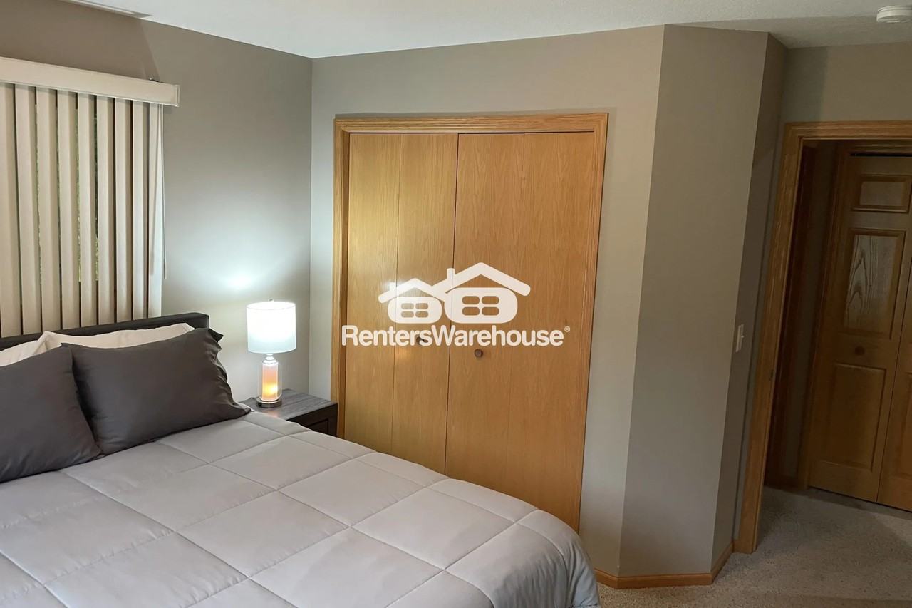 146 Royal Oak Dr - Photo 3 of 21